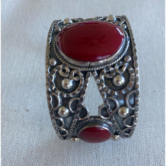 🦩🎄🥰 Host Pick 🥰🎄🦩 Silver & Carnelian Cuff Bracelet - Picture 3 of 14